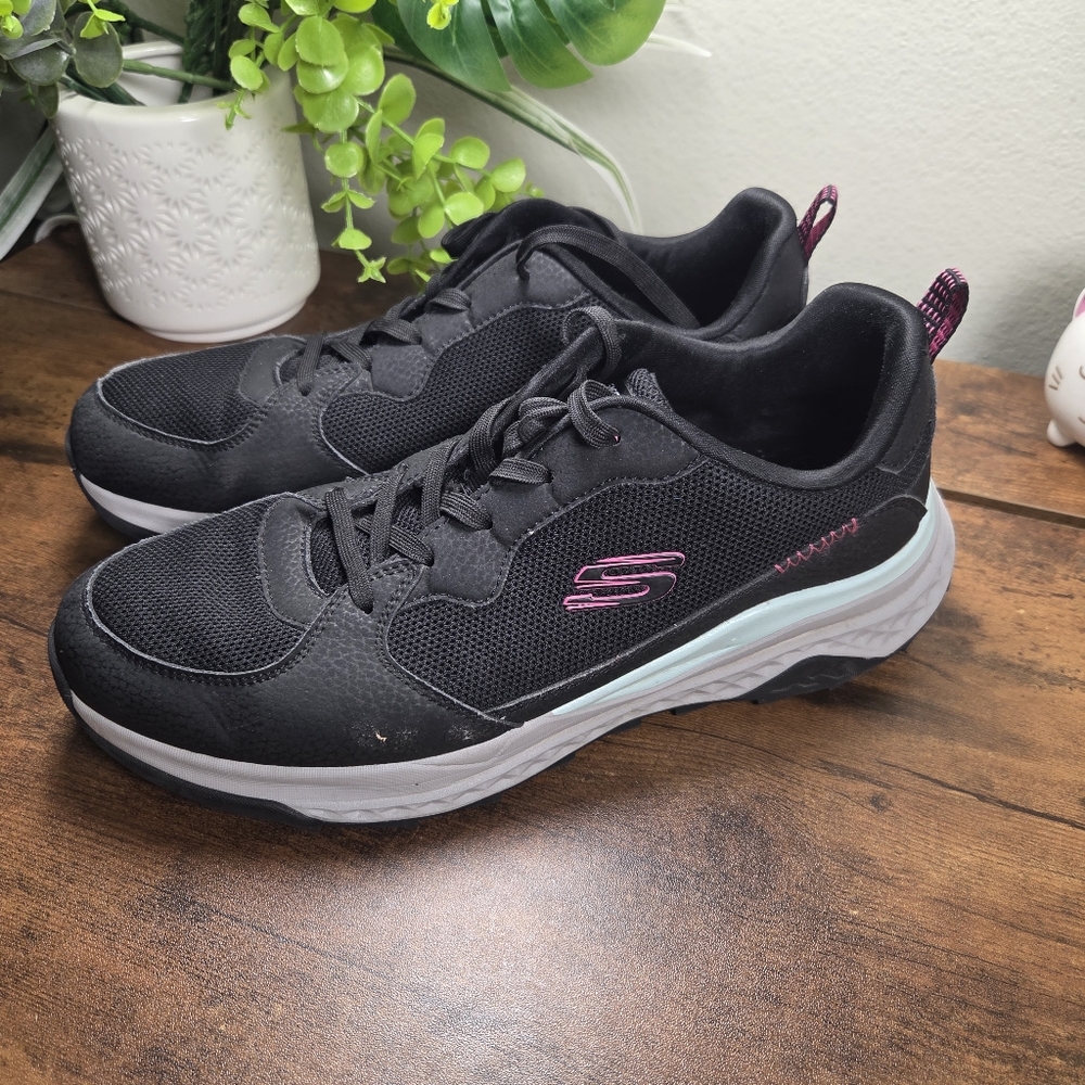 Skechers 179087R Memory Foam Women Sz 10 Hiking Sneakers Lace Up Black Excellent